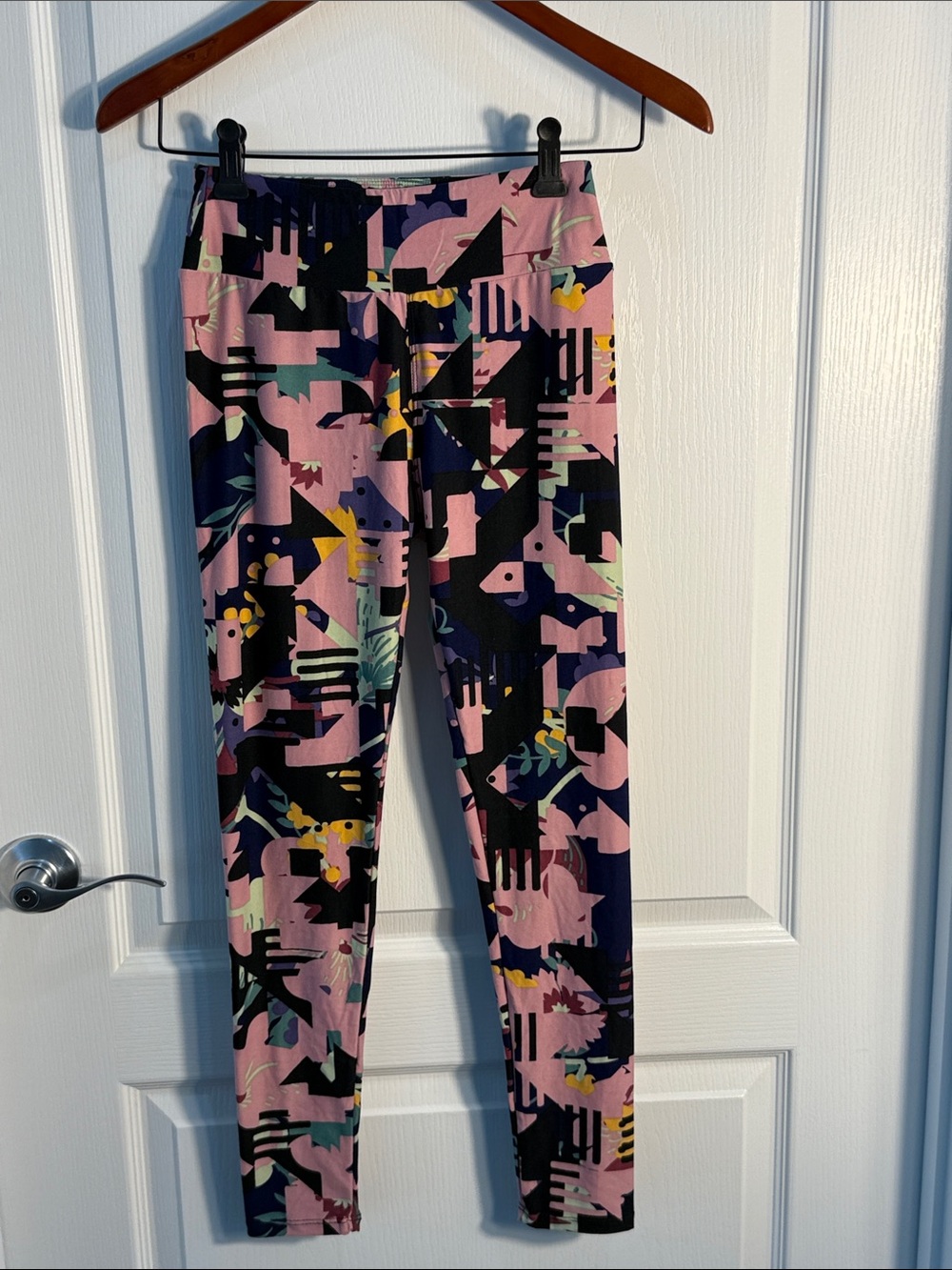 LuLaRoe Leggings Black & Pink Geometric Design One Size NWOT